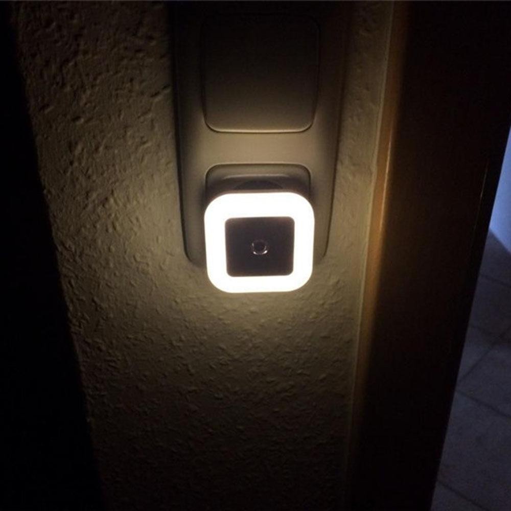 LED нощна лампа за контакт със сензор за автоматично включване и изключване