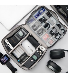Несесер за USB кабели, зарядни и мобилни устройства