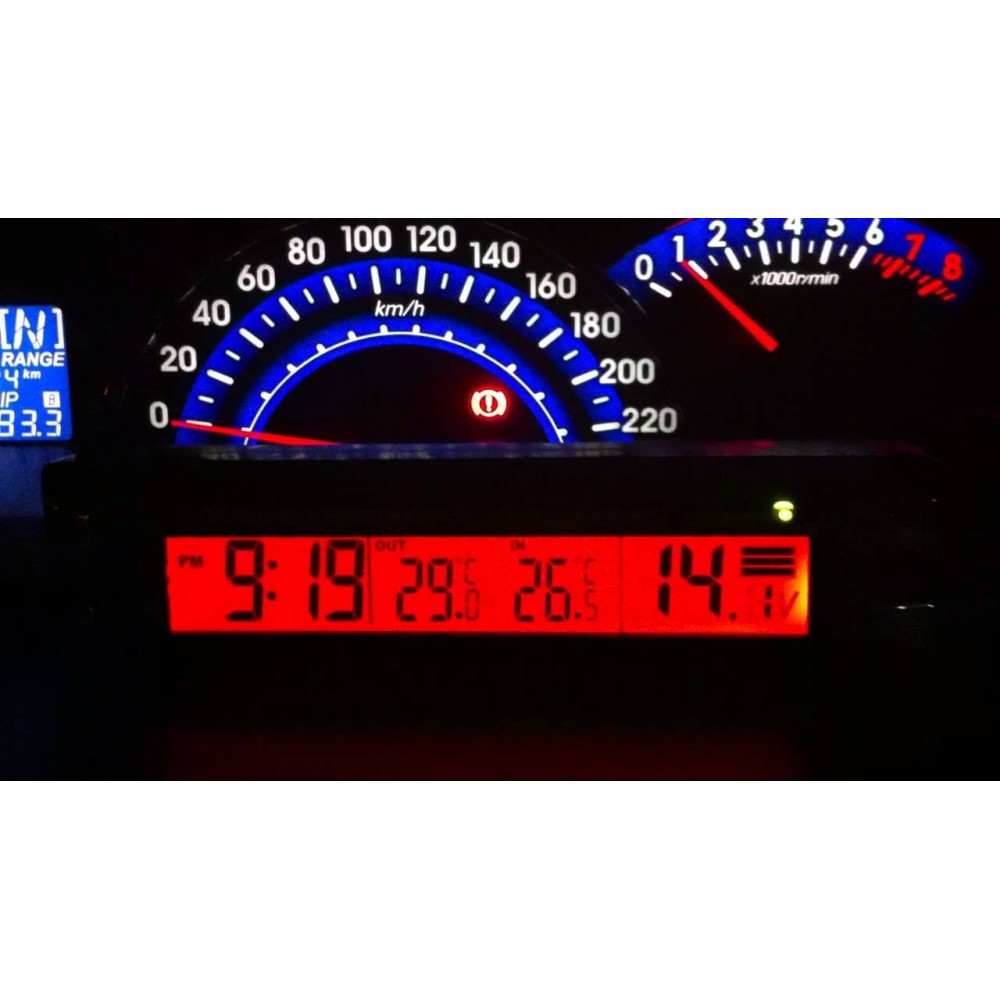 Термометър, волтметър и часовник за кола